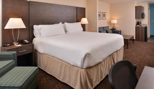 King Suite - Mobility Accessible with Tub