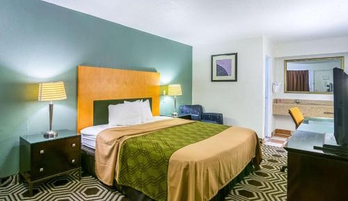 King Room - Accessible/Non-Smoking