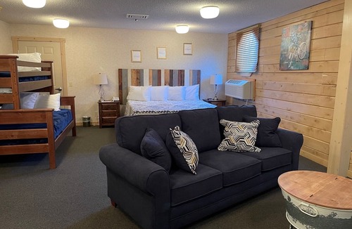 Oregon Hotel | Paddle Wheel Inn