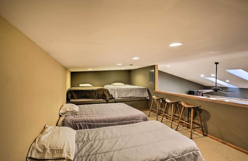 Beulah Cottage | Pet-friendly Home, 2 Mi to Crystal Lake!