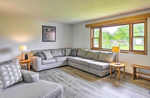 Arena Cottage | Stunning Wisconsin Retreat on Active Farm!