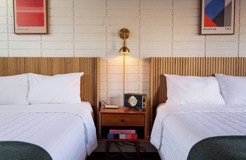 Traverse City Hotel | The Sierra Motel