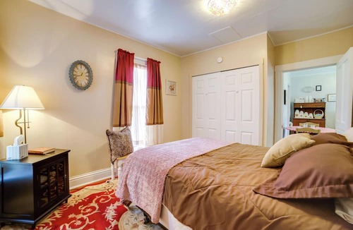 Adrian Cottage | Fire Pit, BBQ & Yard: Family Home in Adrian