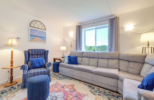 Central Lake Cottage | 3 Mi to Lake Michigan: The Country Cottage