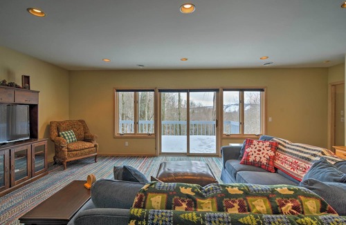 Harbor Springs Cottage | Resort-style Harbor Springs Home Near Ski Resort!