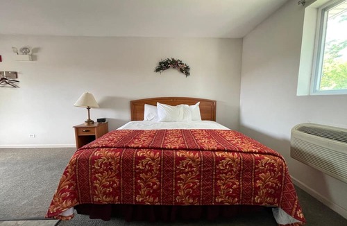 Lyons Hotel | VIBE INN - WHIRLPOOL SUITES