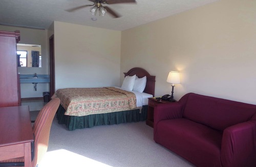 Warren Hotel | Huggy Bear Motel