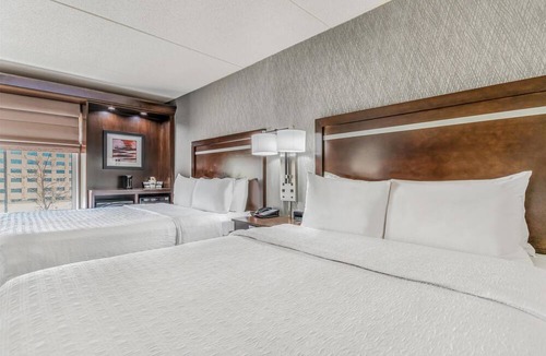 Romulus Hotel | Hampton Inn & Suites Detroit/Airport - Romulus