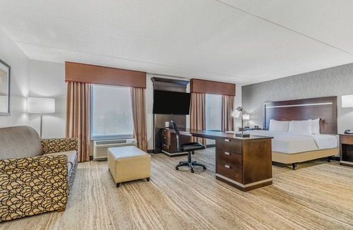 Romulus Hotel | Hampton Inn & Suites Detroit/Airport - Romulus