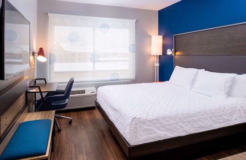 Simonton Lake Hotel | Tru by Hilton Elkhart, IN