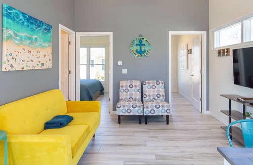 Saugatuck House | Old Pike Cottages