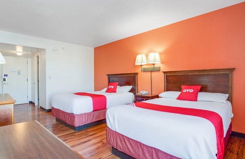 Muskegon Heights Hotel | OYO Hotel Mona Lake Muskegon