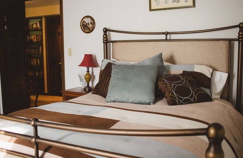 Juneau Bed & Breakfast | Shane Acres Country Inn