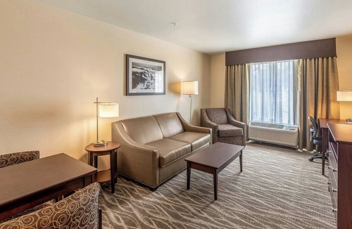 Hartford Hotel | Cobblestone Hotel & Suites - Hartford