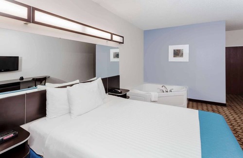 Elkhart Hotel | Microtel Inn & Suites by Wyndham Elkhart
