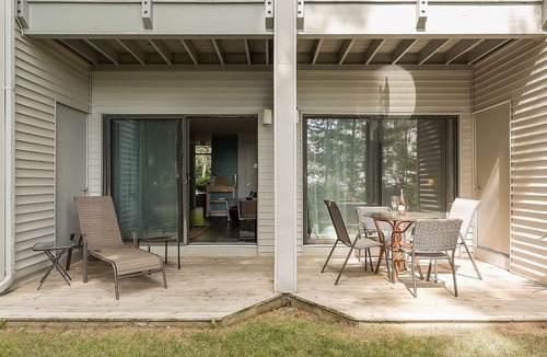 Acme Condo | ☀ Cozy Aviation ✈ Style Lake View Condo @ The Shores