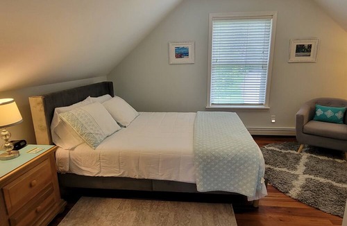 Suttons Bay Apartment | On West Grand Traverse Bay -Private Carriage House -Sleeps 4 Between TC & S Bay