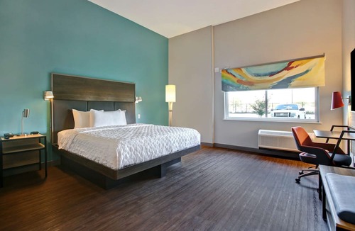 Grand Prairie Hotel | Tru by Hilton Grand Prairie
