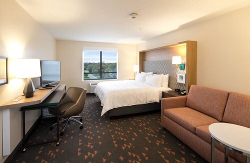 Mount Pleasant Hotel | Holiday Inn Hotels and Suites Mount Pleasant by IHG