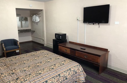 Oshkosh Hotel | Town Motel