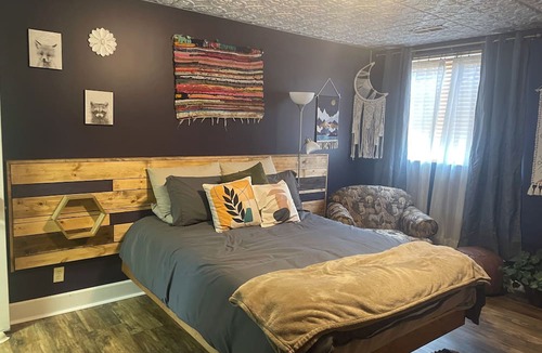 Pittsfield Hotel | Monroe Street Suites