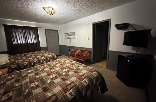 Benzonia Hotel | Mountain Valley Lodge & Campground
