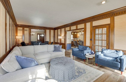 Blue Springs Cottage | 3,000-sq-ft Group Getaway w/Pool Near Kansas City