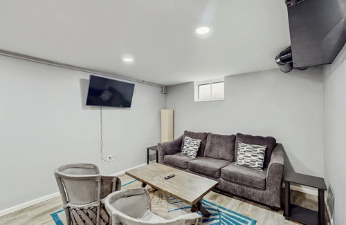 Michigan City Cottage | 2 Mi to Beach! Michigan City Hot Tub Haven