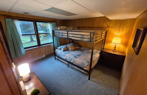 McMillan House | Lakefront 4 bdrm Cabin Retreat on Big Manistique Lake