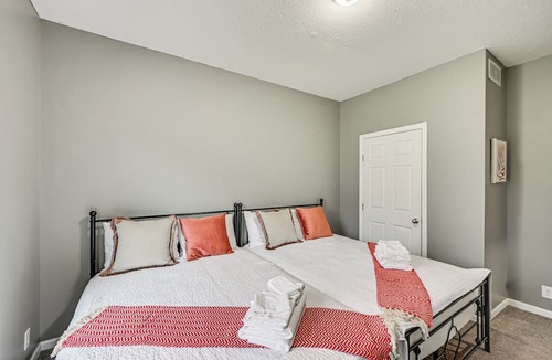South Haven Cottage | 3 Mi to Dtwn: Family-friendly Home in South Haven!