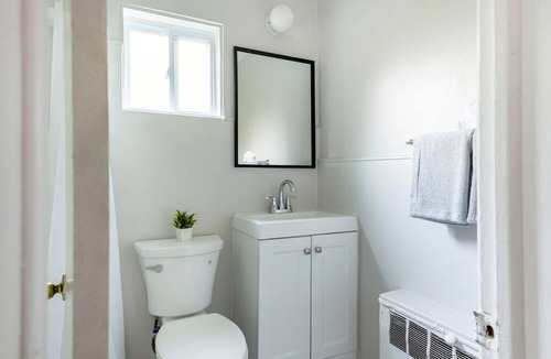 Riverview Apartment | Private Room w/Bath & Kitchen Access in Brownstown