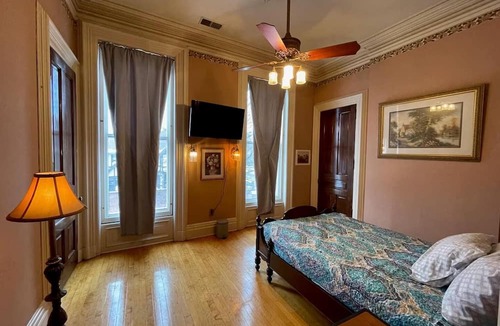 Central Business District Bed & Breakfast | Upjohn House Inn