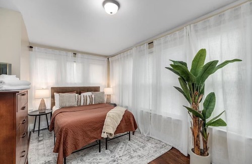 Ypsilanti Apartment | Bright And Newly Remodeled Apartment Near Emu 1 2 Bedroom Apts