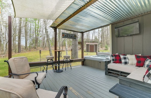 Michaywe Cottage | Private Hot Tub & Deck: Gaylord Family Home!