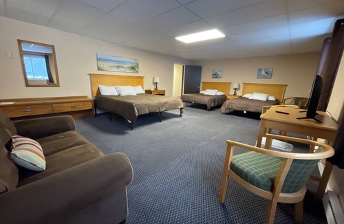 Grand Marais Hotel | Fletchys Pictured Rocks Resort