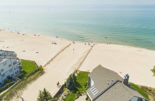 South Haven Condo | Experience coastal bliss at 'A Wave From It All', a spacious 4-bedroom home in South Haven.