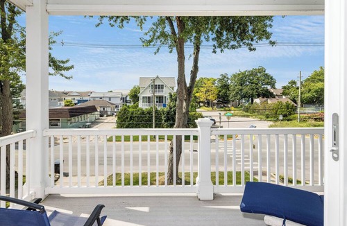 South Haven Condo | Experience coastal bliss at 'A Wave From It All', a spacious 4-bedroom home in South Haven.