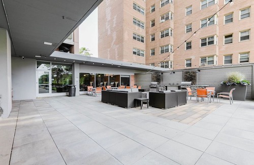 Edgewater Beach Apartment | Terrific Edgewater 1BR w/Fitness Center, Lounge & W/D, by Bluedground