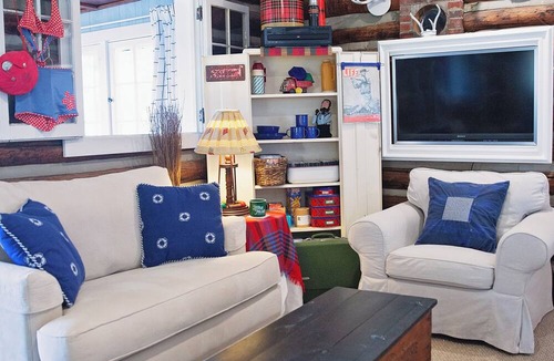 Shipshewana Cabin | Charming cabin on Shipshewana Lake; 5 minute drive from downtown Shipshewana