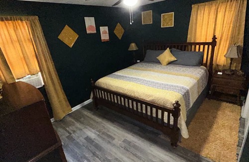 West Monroe House | Louisiana Roots 3BR/1BA Home-Inside city limits, close to everything!
