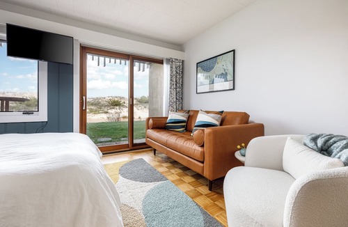 Maple City Apartment | Glen Arbor Riverfront Retreat: Steps to Beach!
