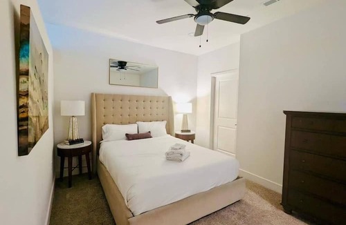 Soulard Apartment | Cozy 1 BR City Garden Garage Parking Gym W&D