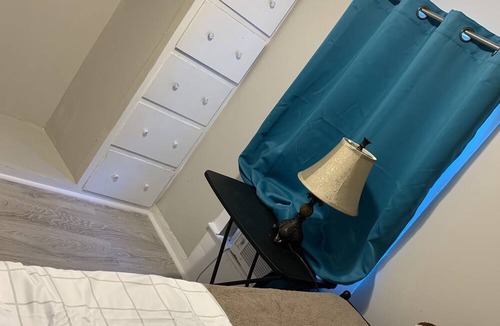 Bowling Green House | Chic Home Away From Home!