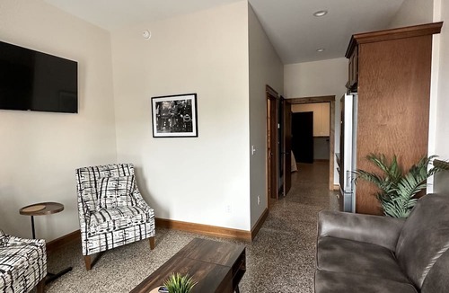 Hancock Hotel | The Lodge Luxury Suites