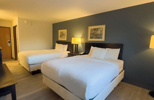 Howell Hotel | Baymont by Wyndham Howell/Brighton