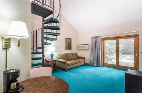 Platteville Hotel | Baymont Inn And Suites By Wyndham Platteville