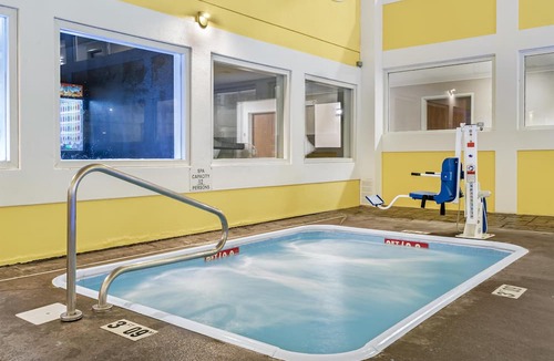 Ludington Hotel | Best Western Lakewinds