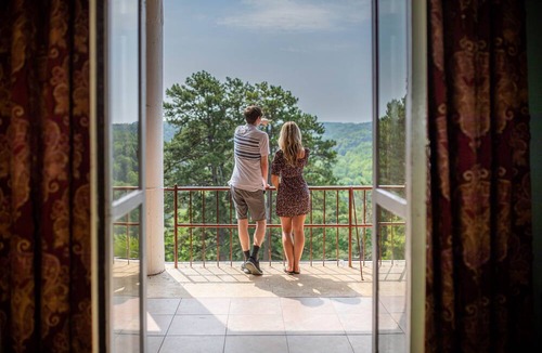 Eureka Springs Historic District Hotel | The Crescent Hotel and Spa