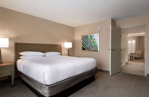Independence Hotel | Embassy Suites by Hilton Cleveland Rockside