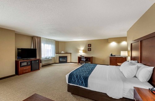 Jackson Hotel | Comfort Inn & Suites Jackson - West Bend